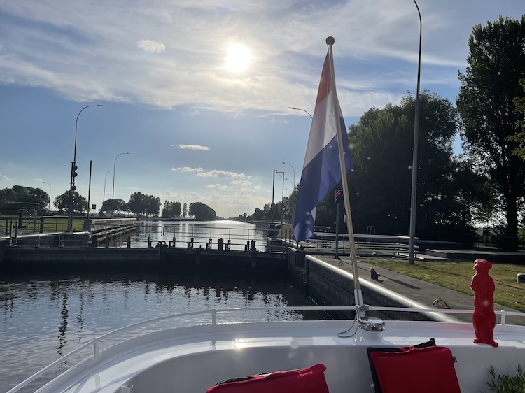 1 sluis groningen meerval