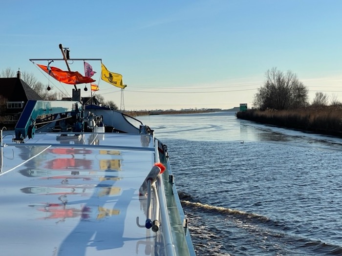 19 naar sneek door ijs Meerval